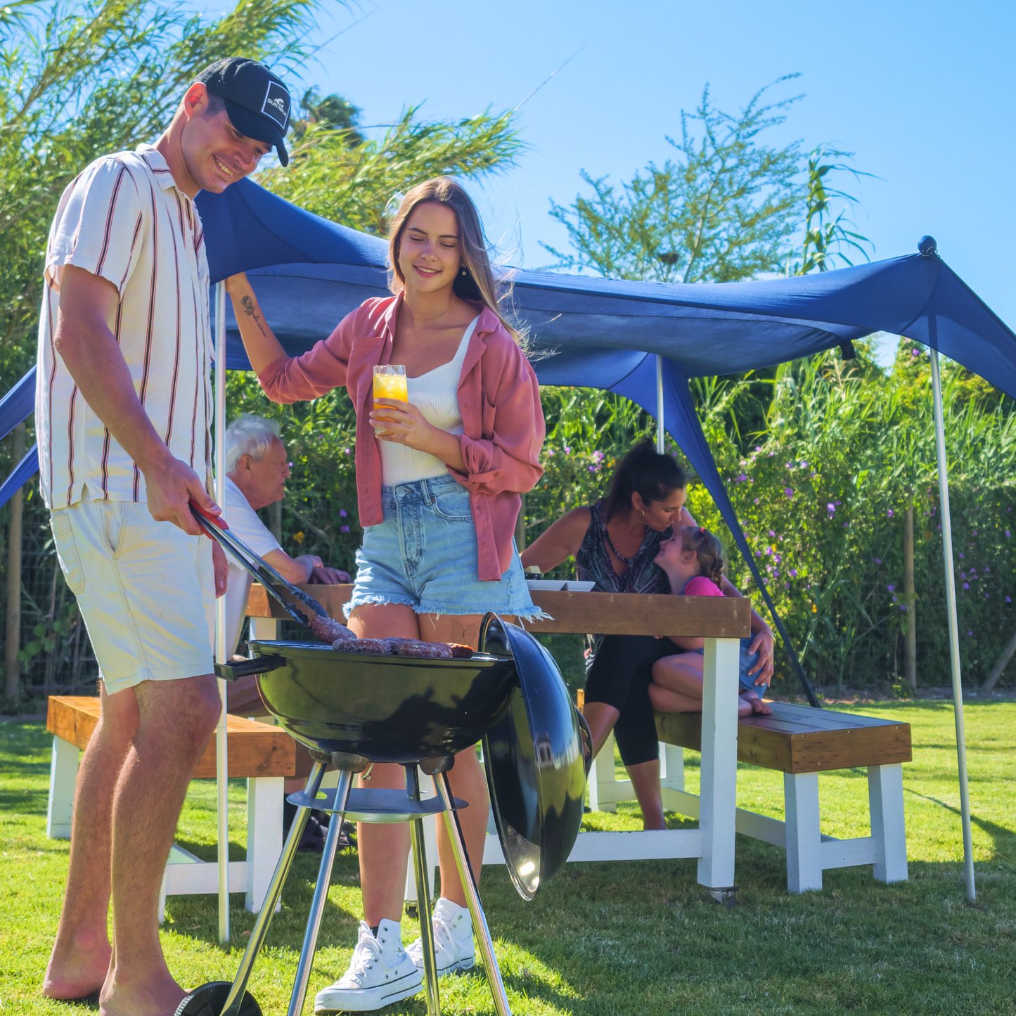 beach-tent-4-person-p1 Sun-Ninja_4_person_tent_royal-blue_7.png