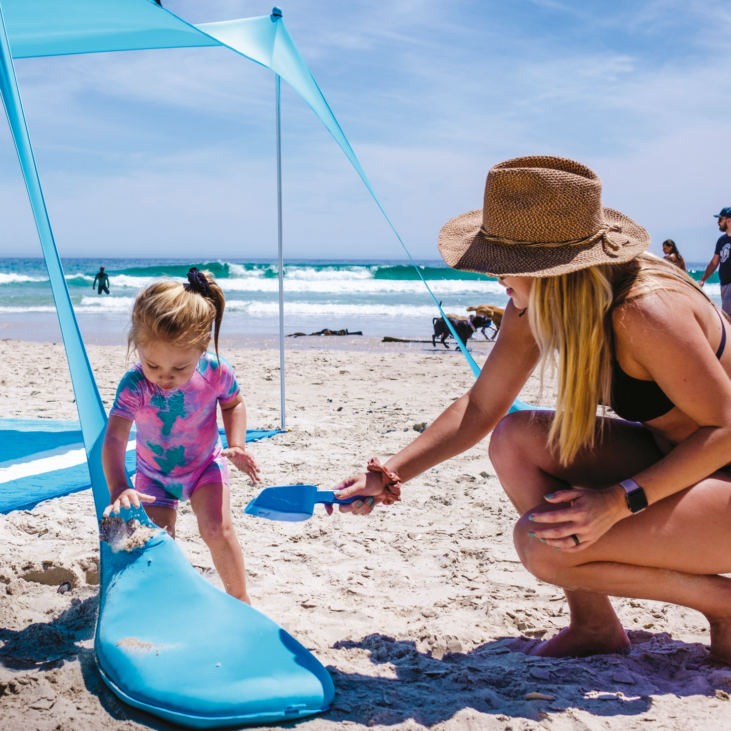 the-family-man-bundle-o2 Sun-Ninja_8_person_tent_turquoise_7.png